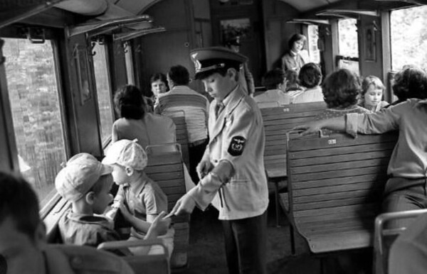 Проверка билетов на детской железной дороге Проверка билетов на детской железной дороге