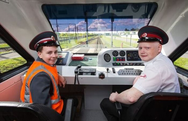 Юные машинисты на детской железной дороге Юные машинисты на детской железной дороге