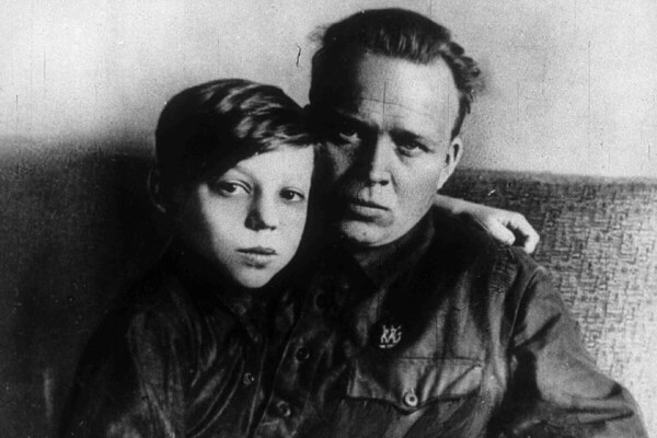 Аркадий Гайдар с сыном Тимуром
