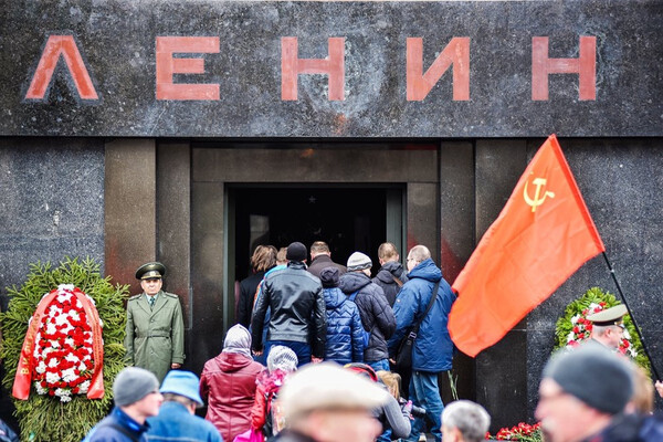 Мы идем к Ленину