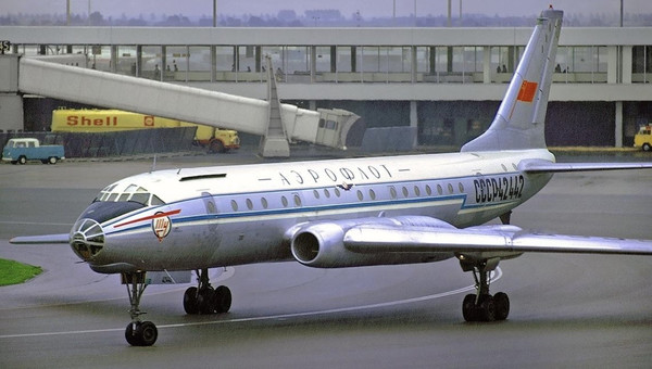 Советский самолет Ту-104