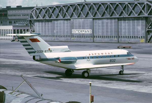 Советский самолет Як-40