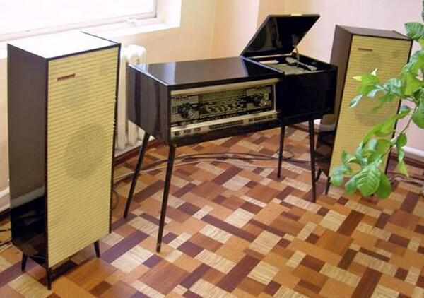 Экспортный вариант радиолы Экспортный вариант радиолы