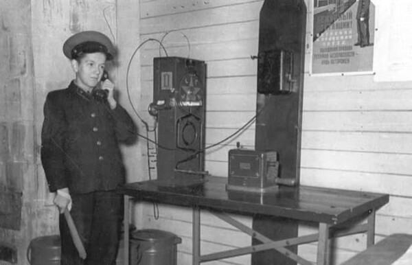 Дежурный на детской железной дороге Дежурный на детской железной дороге