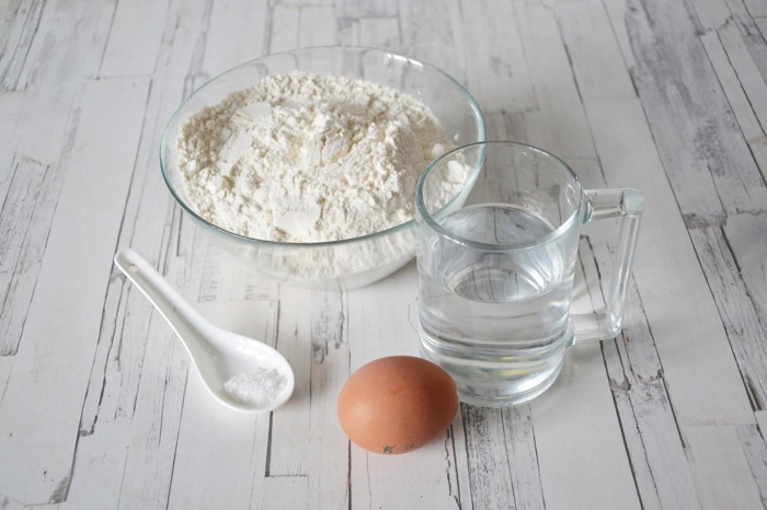 абор ингредиентов на тесто для пельменей