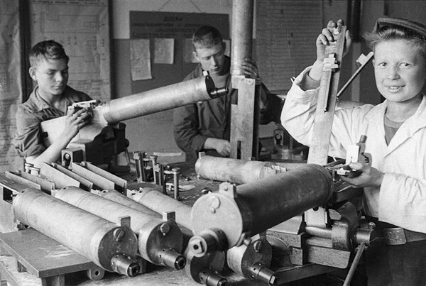 Маленькие герои труда Маленькие герои труда