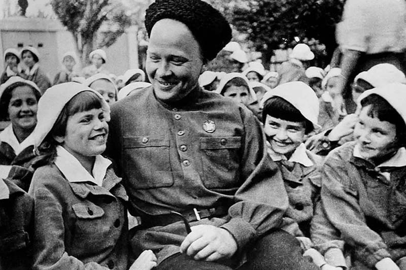 Аркадий Гайдар в Артеке
