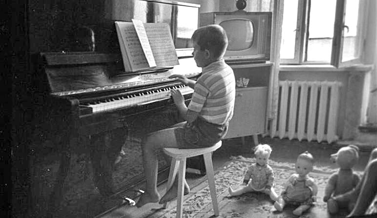 Юный пианист
