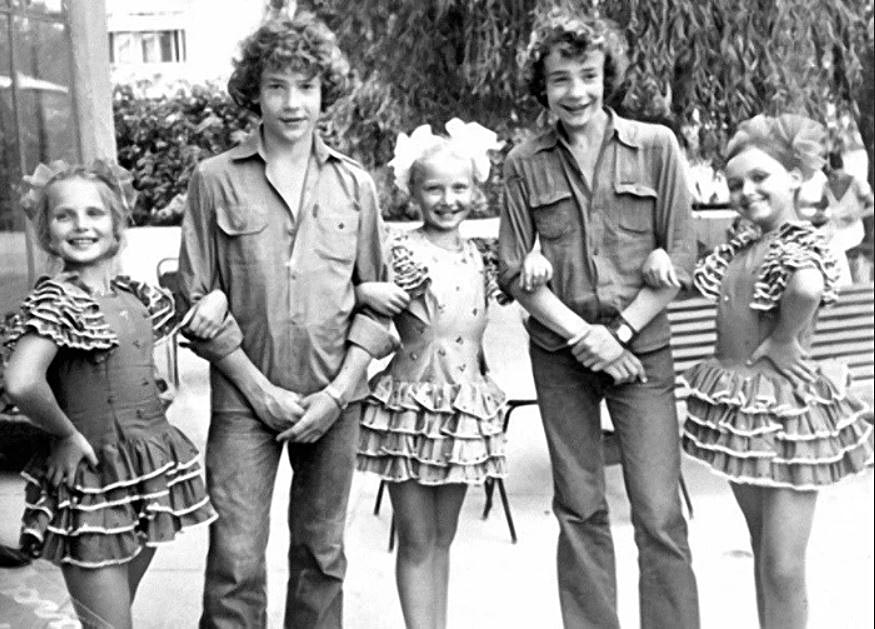 Электроники