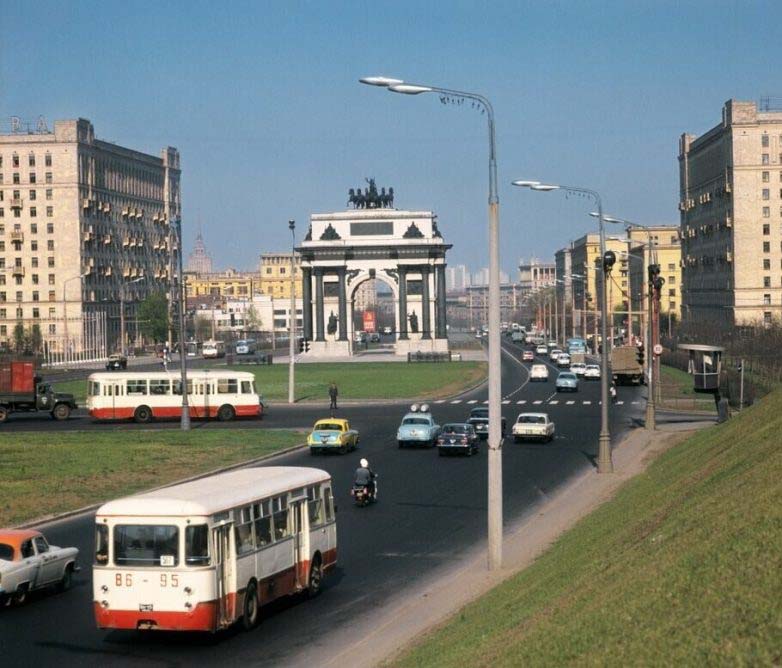 Триумфальные ворота на Кутузовском проспекте