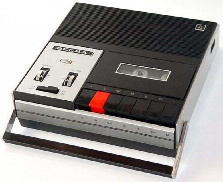 Легендарный касетный магнитофон Весна