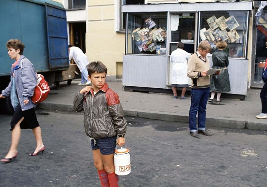 За молоком меня послали