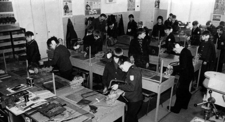 Уроки труда в советских школах